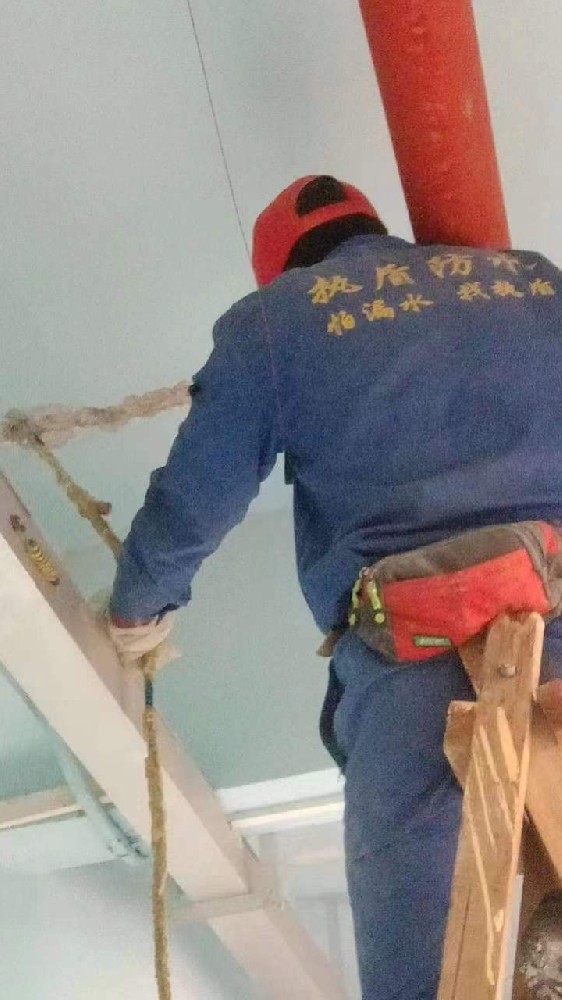 房顶出现局部漏水，该怎么进行维修