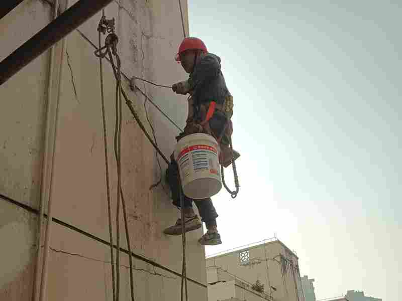 外墙渗水到内墙