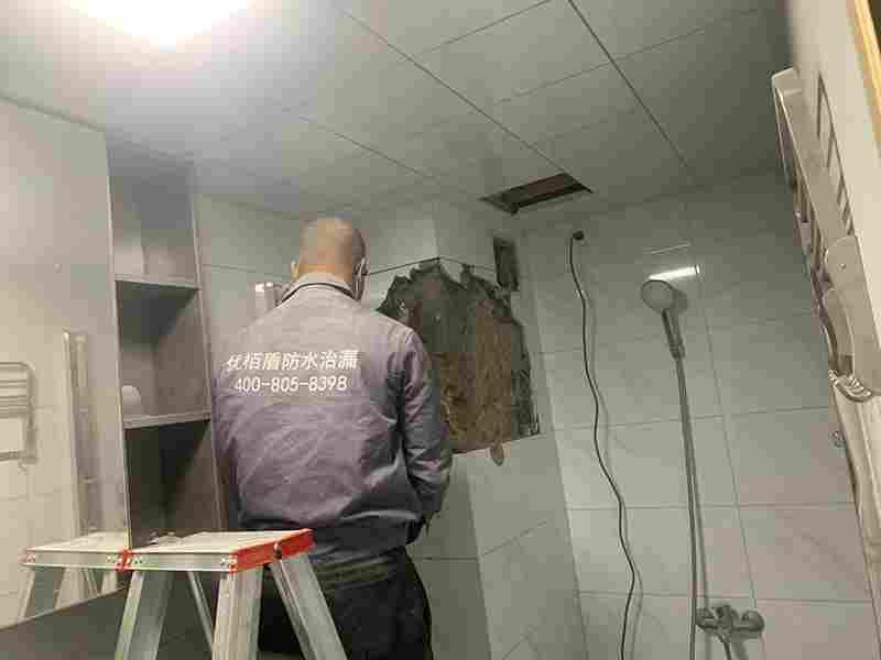 厕所排水管漏水维修